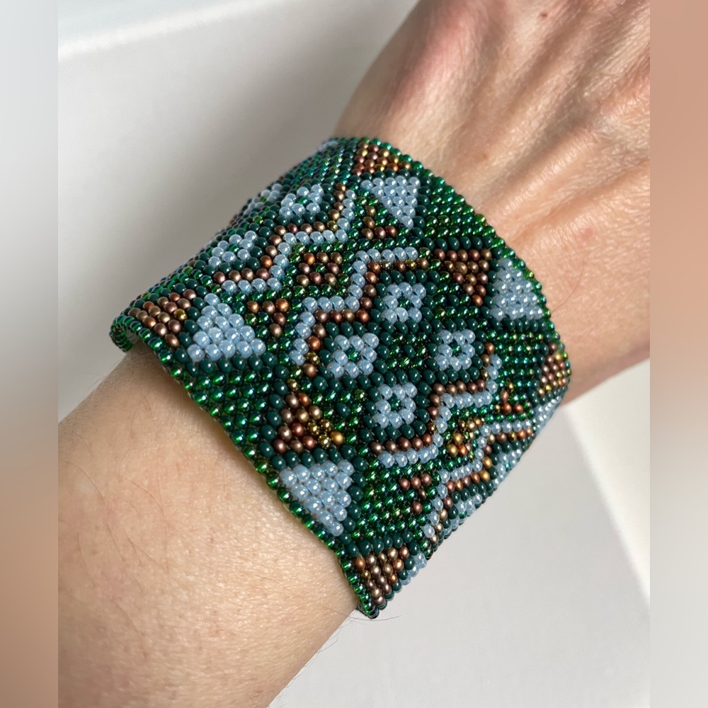 Huichol geometric pattern ethnic bohemian bracelet